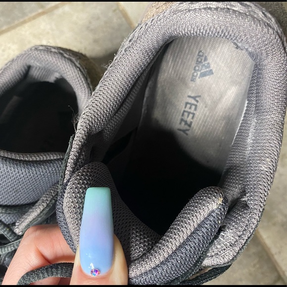 Mauve Yeezy 700 - Picture 6 of 7